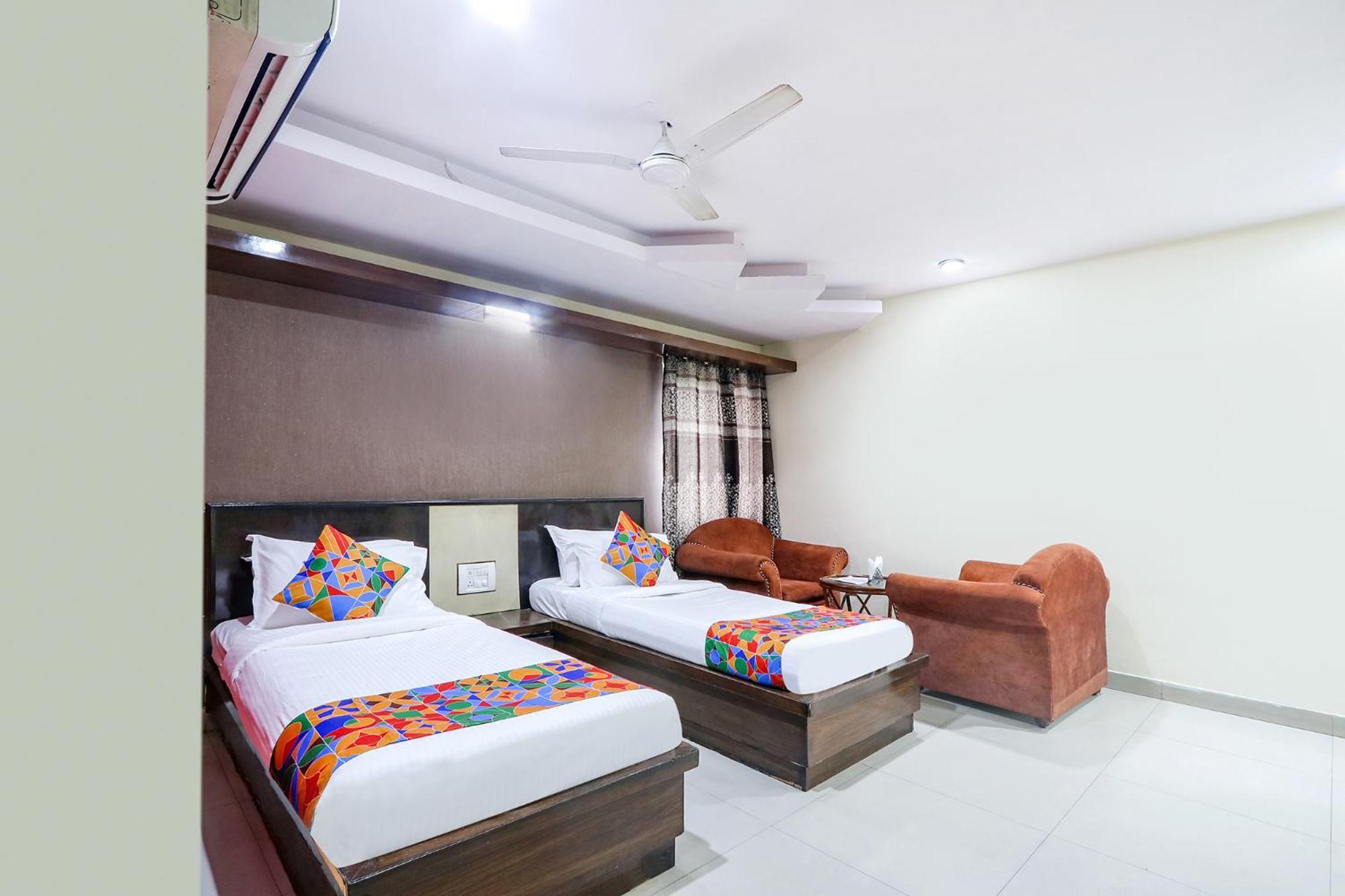 Fabhotel Royal Residency II - Nr Lakdikapul Metro Station Хидерабад Екстериор снимка
