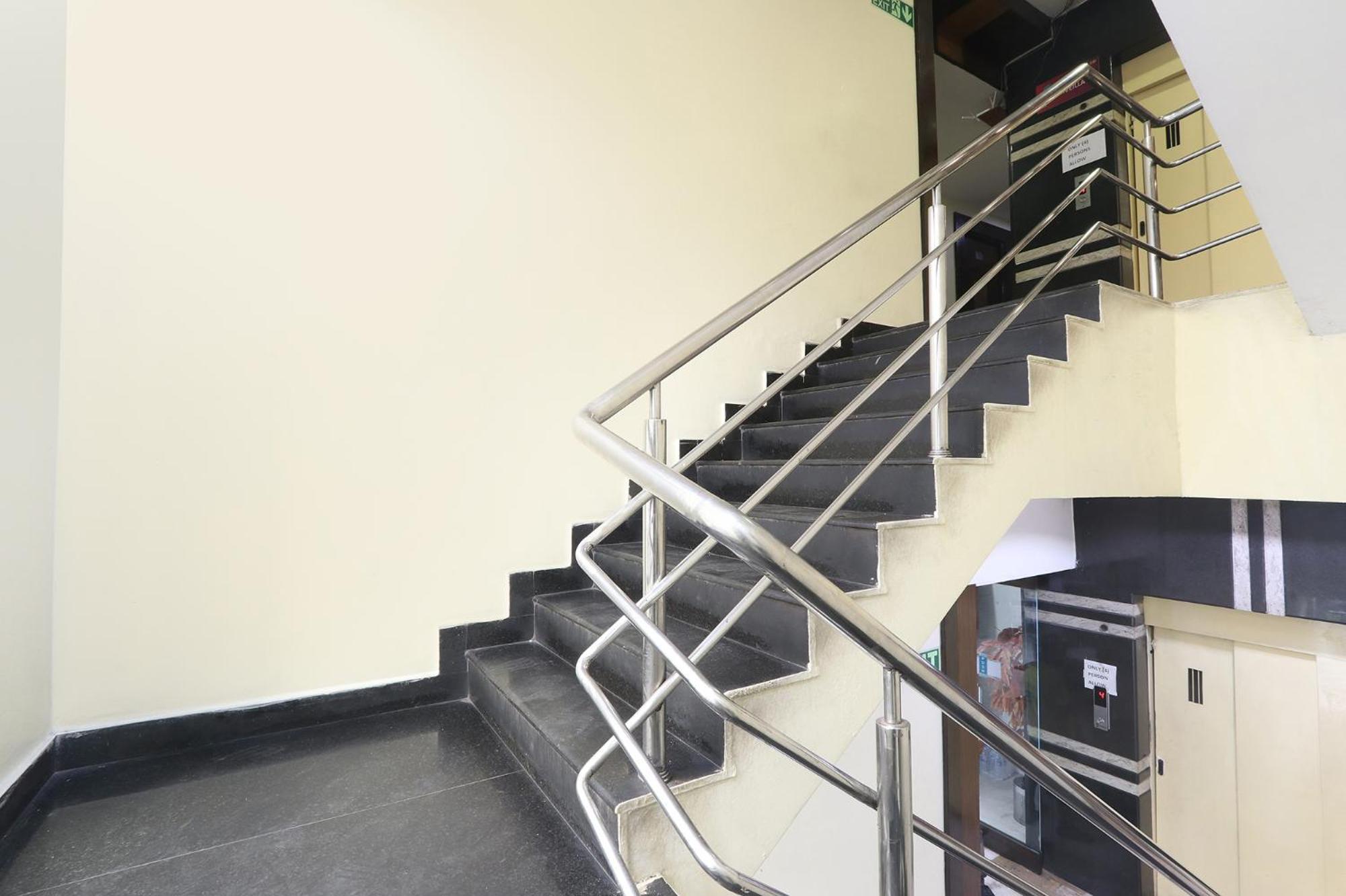 Fabhotel Royal Residency II - Nr Lakdikapul Metro Station Хидерабад Екстериор снимка