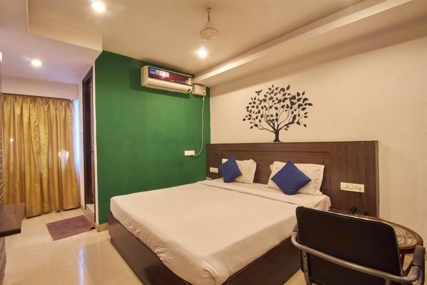 Fabhotel Royal Residency II - Nr Lakdikapul Metro Station Хидерабад Екстериор снимка