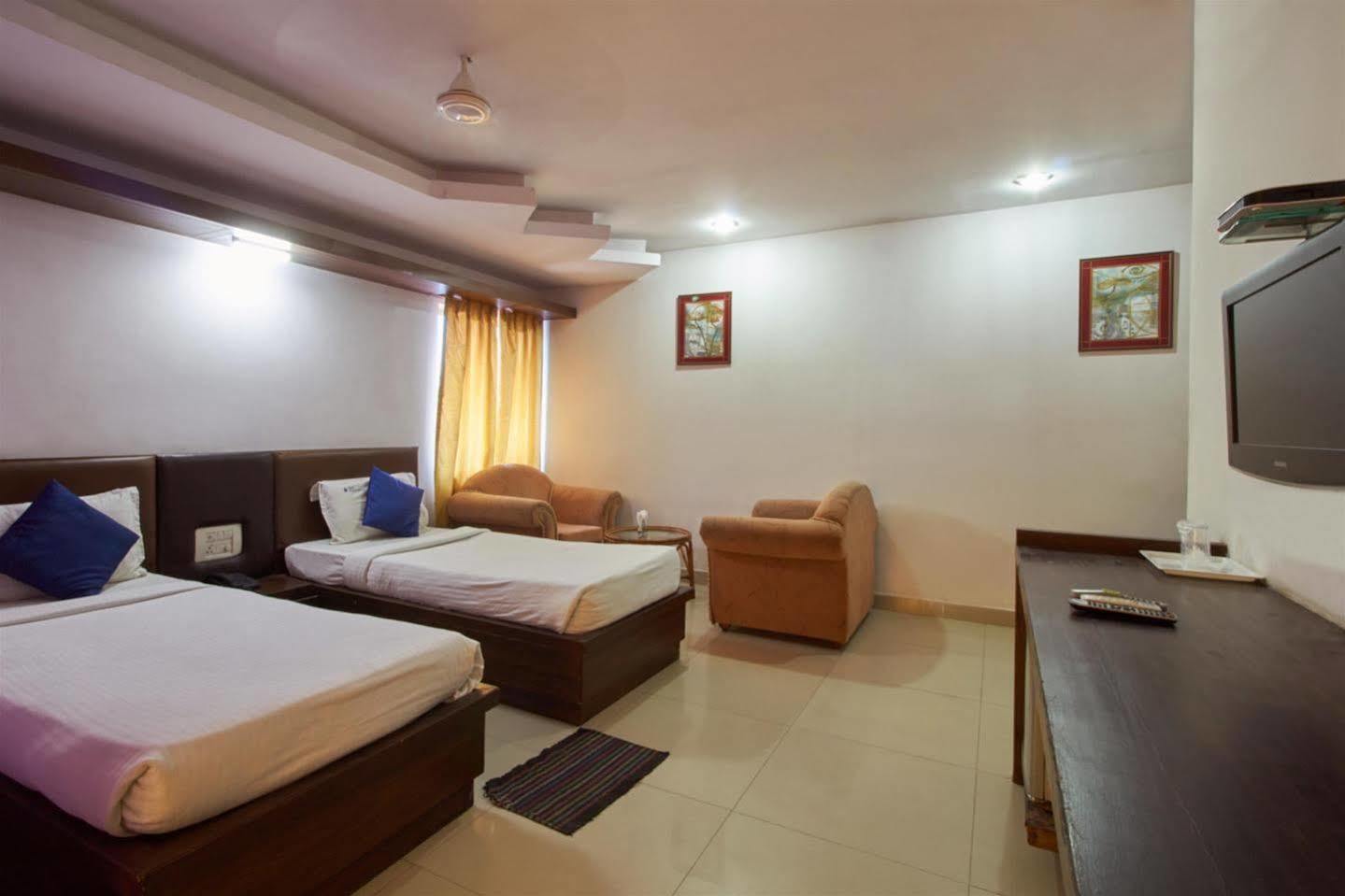 Fabhotel Royal Residency II - Nr Lakdikapul Metro Station Хидерабад Екстериор снимка