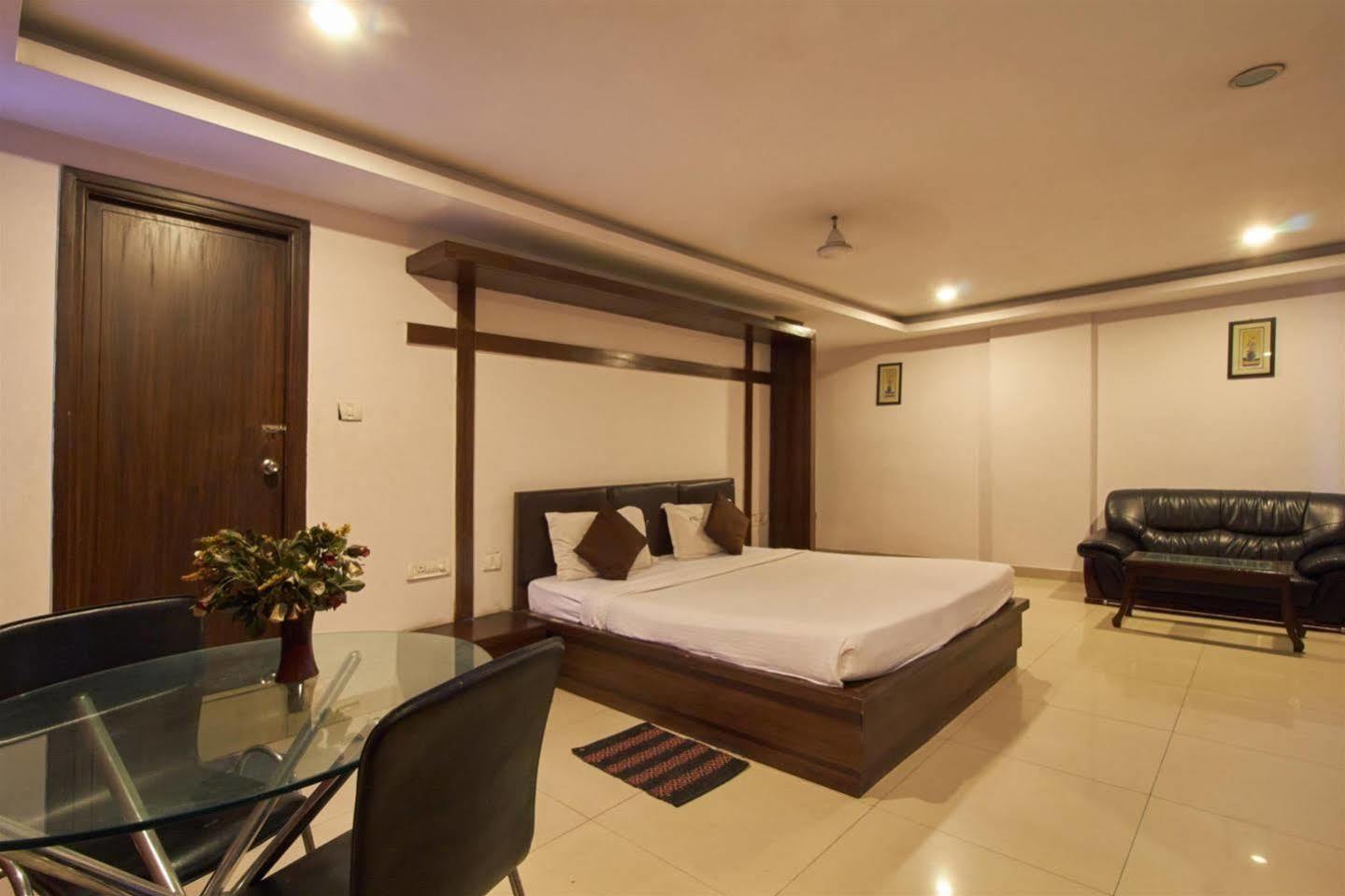 Fabhotel Royal Residency II - Nr Lakdikapul Metro Station Хидерабад Екстериор снимка